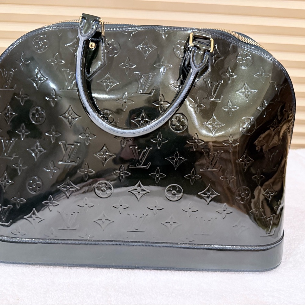 Louis Vuitton Alma Green Vernis Leather Handbag